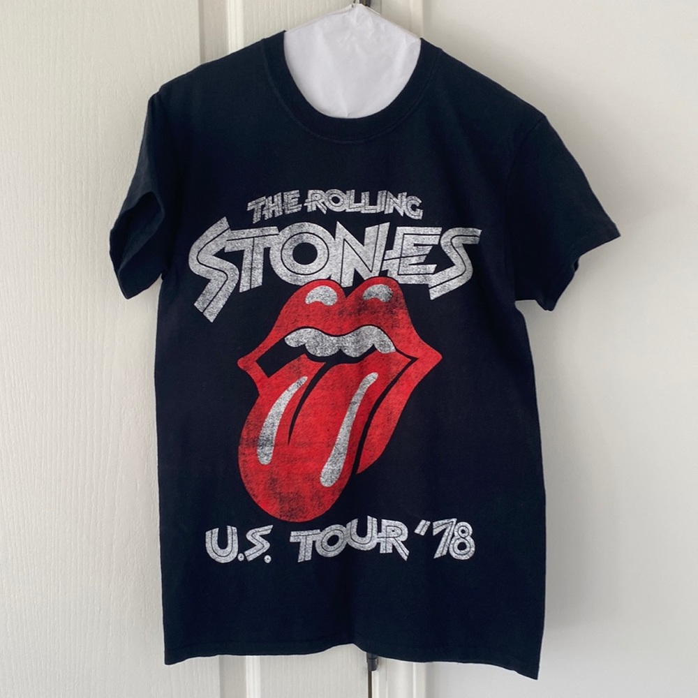 The ROLLING STONES s black size medium t shirt. Gently worn, like new condition.